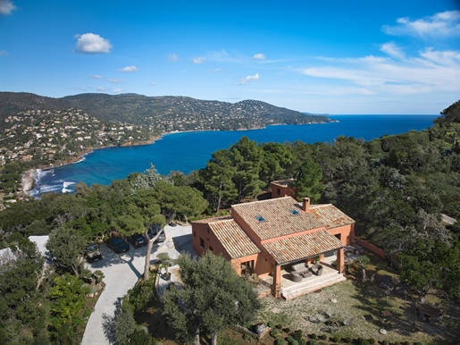In the heart of the prestigious private and secure domain of Cap Negre, property with panoramic view