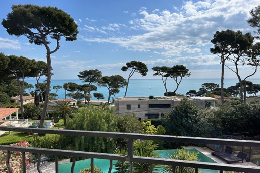 Cap d& 039 Antibes: Magnificent bastide with breathtaking views from all living areas of the villa.