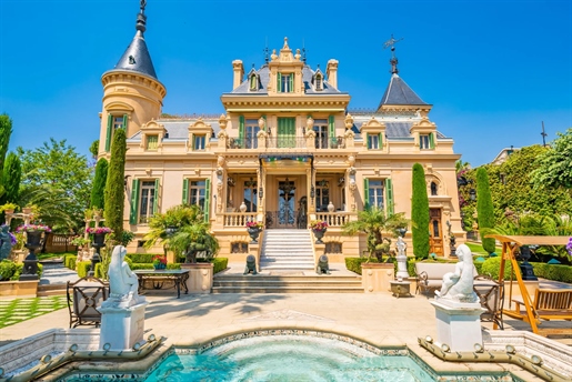 Discover this exceptional castle located in the heart of Antibes Centre. Built in 1870, this opulent