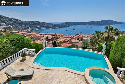 Villefranche sur Mer - Fantastic property of 211 m2 built on a plot of 586 m2 overlooking the bay of