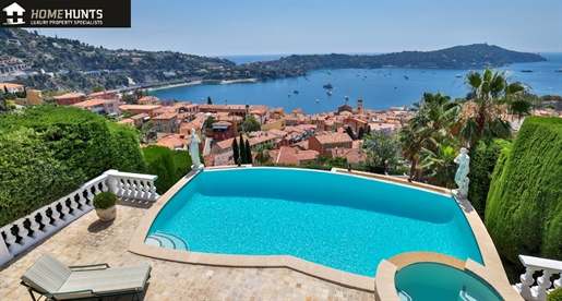 Villefranche sur Mer - Fantastic property of 211 m2 built on a plot of 586 m2 overlooking the bay of