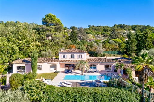 This beautiful neo-Provencal villa with a total surface area of 325m2, is comfortably set on 7,200m2