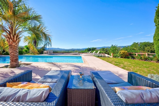 This beautiful neo-Provencal villa with a total surface area of 325m2, is comfortably set on 7,200m2