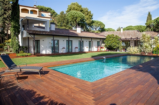 Villa in Sant Antoni de Calonge, Costa Brava, Spain.

Exclusive recently built villa is lo