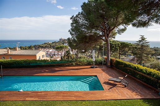 Villa in Sant Antoni de Calonge, Costa Brava, Spain.

Exclusive recently built villa is lo