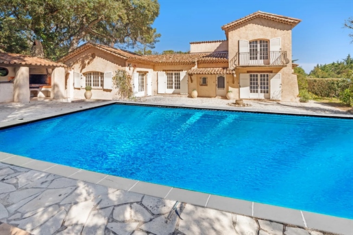 Nice 8 room villa with swimming pool for sale in Saint Raphael.

Located in one of the mos