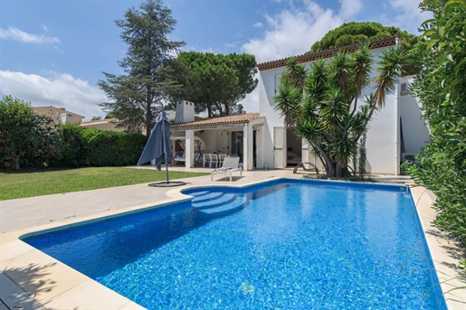 In one of the most sought after domain of the Cote d& 039 Azur, secured 24 hours a day, within a mag