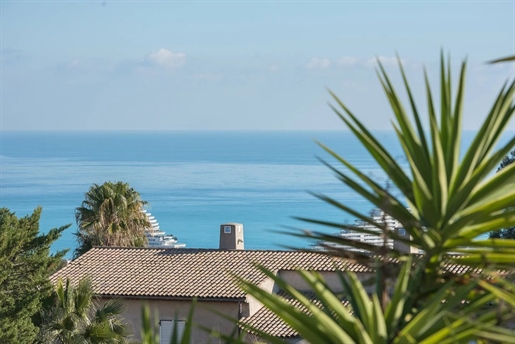 In one of the most sought after domain of the Cote d& 039 Azur, secured 24 hours a day, within a mag