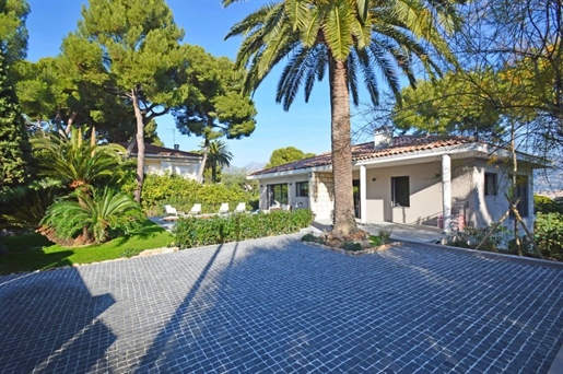 This sublime villa, entirely renovated with top-quality materials in a modern style, offers a luxuri