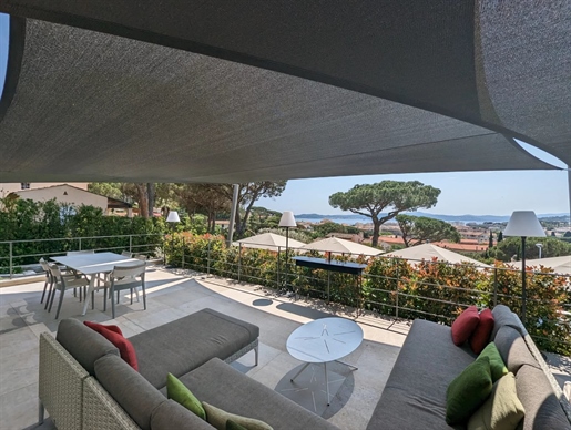 Villa for sale with sea view walking distance center of Sainte Maxime, beautiful sea view towards St