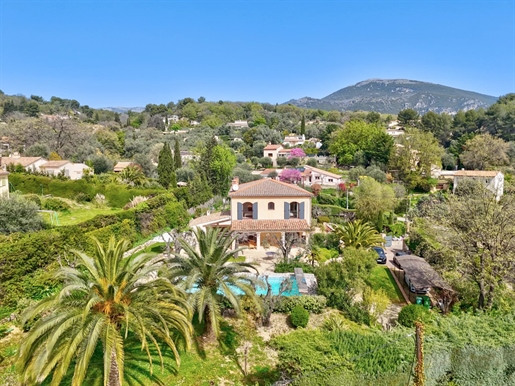 Située au Rouret, charmante villa de style provençal très bien rénovée située dans un cadre paisible