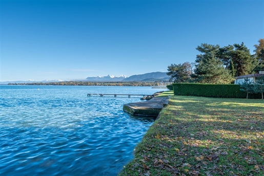 Magnificent waterfront property offering an exceptional living environment in the heart of the renow