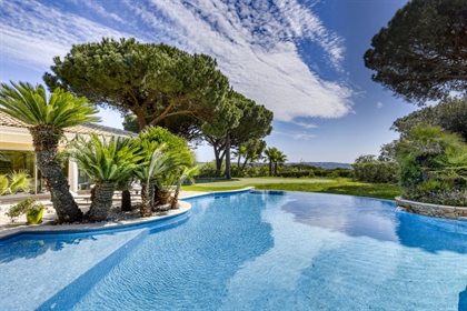 Great location, between the beaches of Pampelonne and the village of Saint-Tropez

On sple