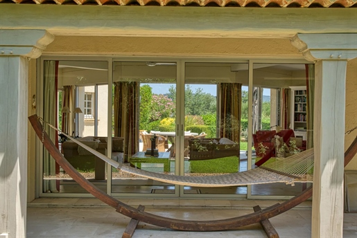 An exceptional calm environment for this property composed of two villas offering a total area of 39
