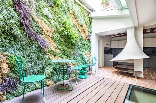 Paris 4th Marais/Arsenal - Superb 127m2 exceptional refurbished loft with 2 bedrooms

This