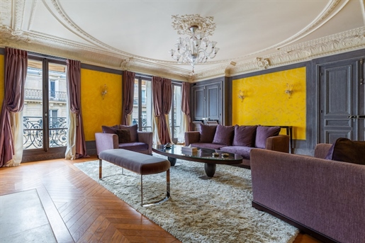 Parijs 8th - Elegant Haussmann-appartement van 126 m2

in het hart van de Gouden Driehoek. Op de