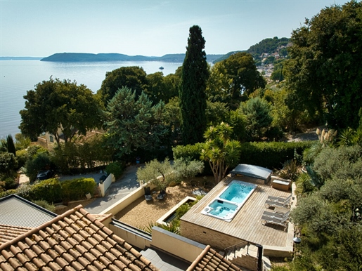 A 40Km au nord-ouest de Marseille, Istres est un charmant village au cœur de la Provence, surplomba