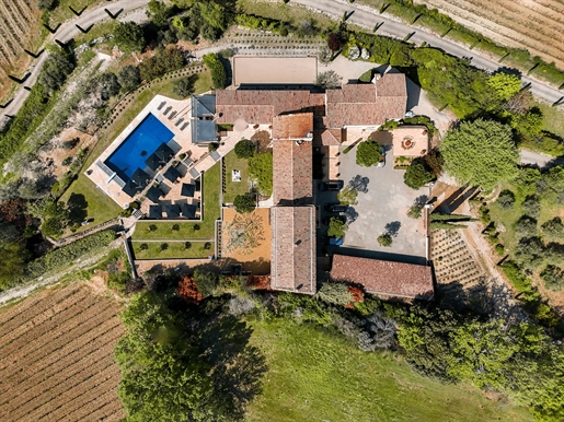 This incredible estate is tucked away in a peaceful, hilltop location to the North of the Luberon, P