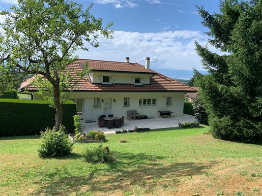 Superb house with pool located near Bon Chalais.

At 30 minutes from Geneva near Bons-en-C