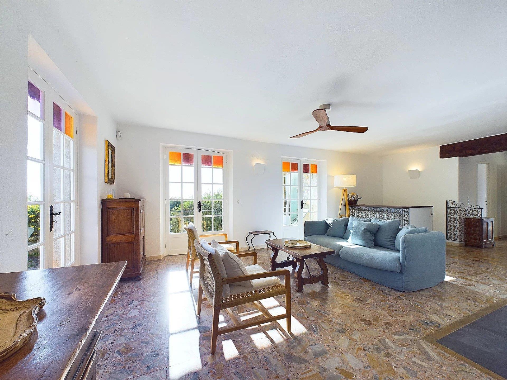 Compra: Vivenda (06650)