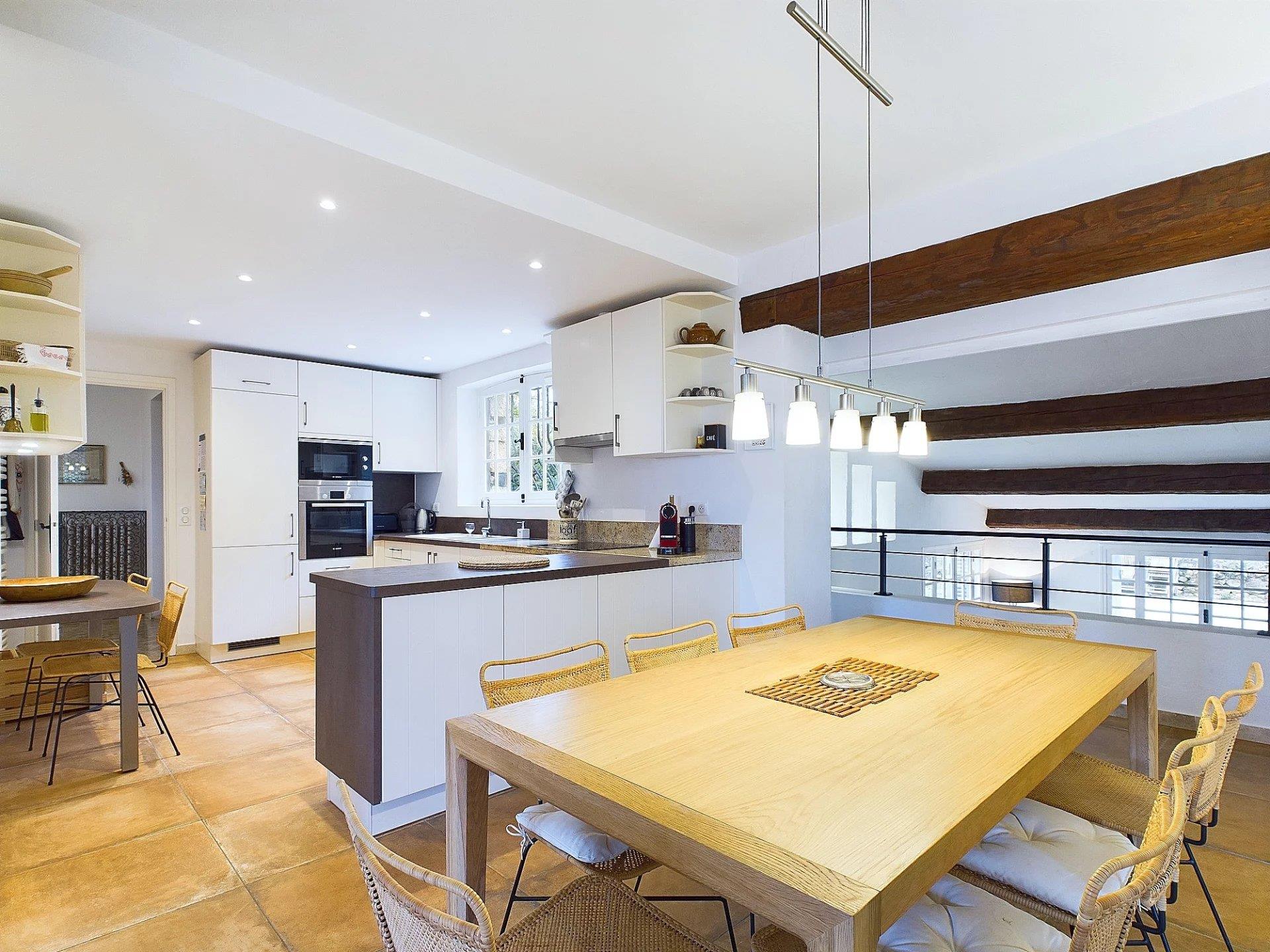 Compra: Vivenda (06650)