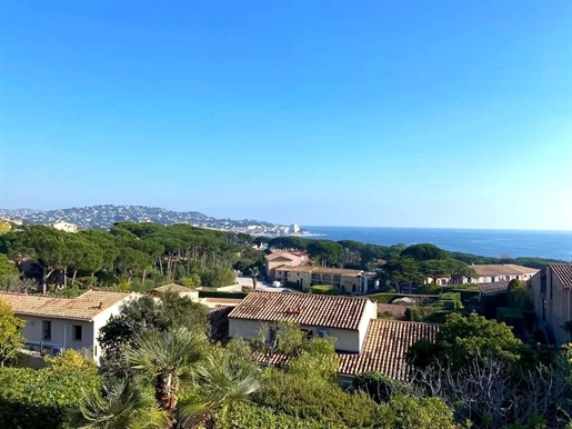 Building land of 2312m2, with sea view, located at the entrance to Sainte-Maxime offering a beautifu