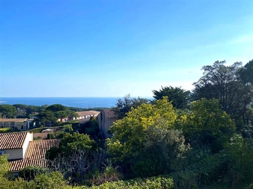 Building land of 2312m2, with sea view, located at the entrance to Sainte-Maxime offering a beautifu