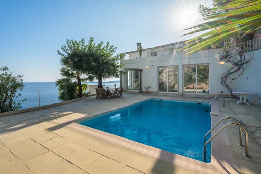 Sea view property to renovate, the ideal opportunity to create your dream home on the French Riviera