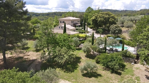 Looking for a Provencal country house with a guest house for sale near Flayosc? 

We prese