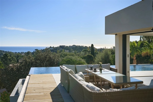 In a confidential, peaceful environment and close to a fine sandy beach, this villa built in 2023 en