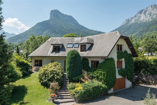 Lake Annecy west side, luxury house : Lathuile, a few kilometres from the edge of Lake Annecy, lovel