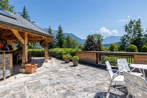 Lake Annecy west side, luxury house : Lathuile, a few kilometres from the edge of Lake Annecy, lovel