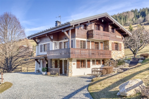 In the commune of Combloux, between Megeve and Saint-Gervais Mont-Blanc, close to the Princesse ski