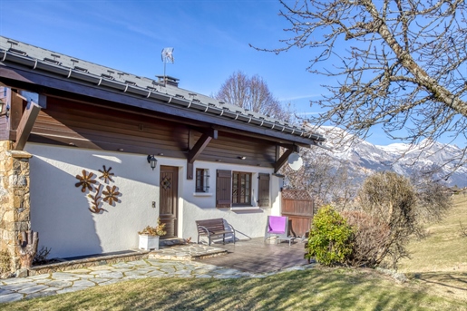 Sur la commune de Combloux, entre Megève et Saint-Gervais Mont-Blanc, à proximité du ski Princesse