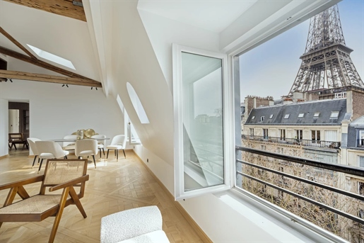 Paris 7. Arrondissement, Dachgeschosswohnung

Was für ein atemberaubendes und höchst stilvolles Anw