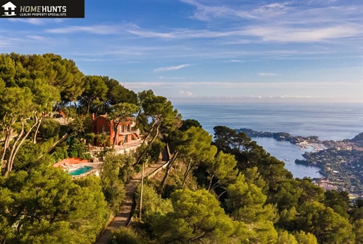Villefranche Sur Mer, superb property of 255 m2. 

Ideally located, in a private and secur