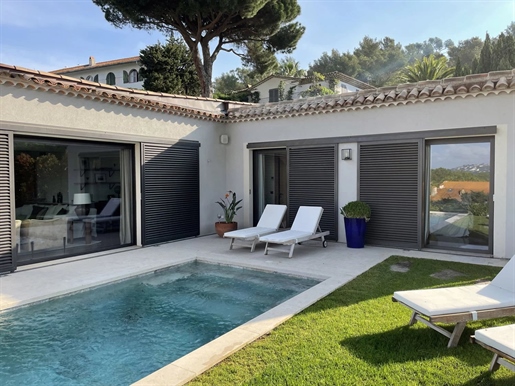 Modern well appointed villa located in the center of Saint Tropez, 30m from the Place des Lices.
