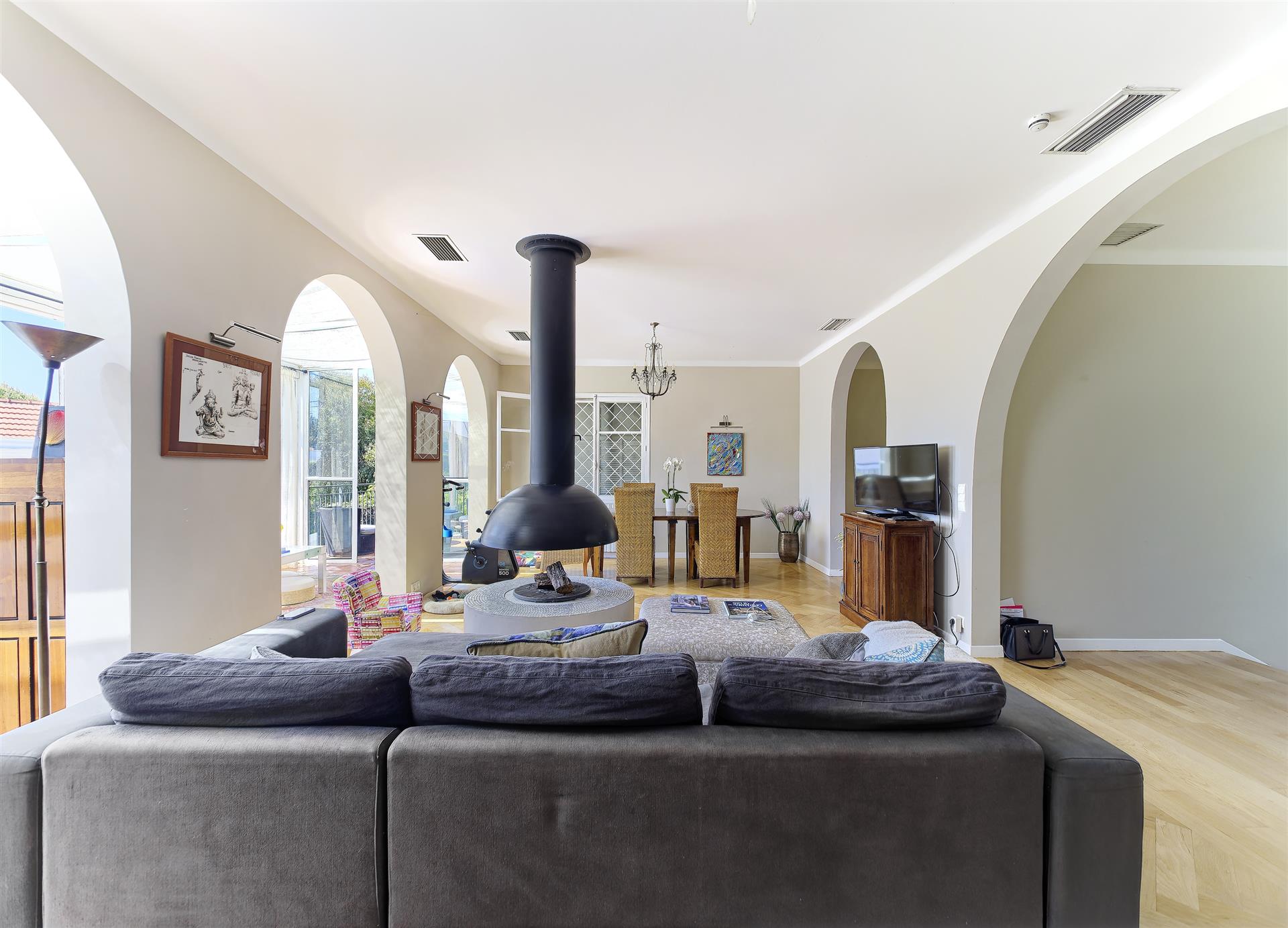 Purchase: House (06160)