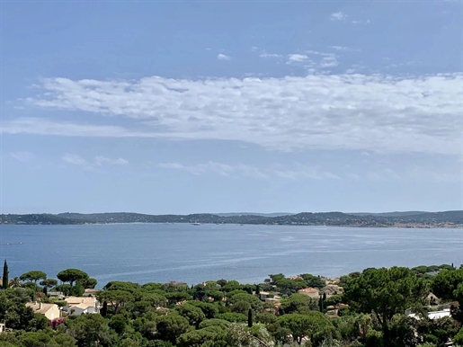 For sale 10-room property with beautiful sea views in Sainte Maxime.

Located in the sough