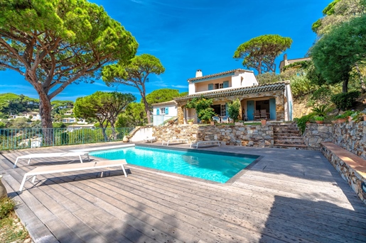 For sale 10-room property with beautiful sea views in Sainte Maxime.

Located in the sough
