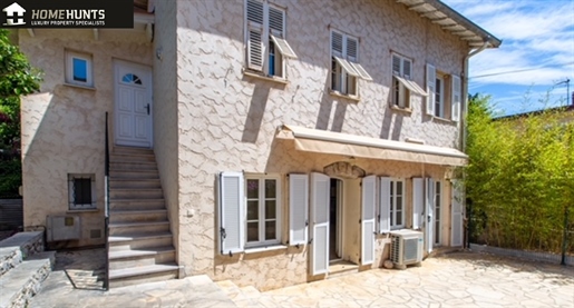Dit charmante huis is te vinden in de exclusieve stad Saint Jean Cap Ferrat. Bekend als een van de