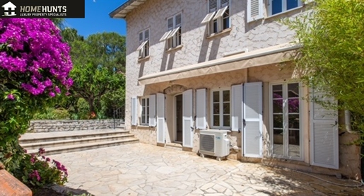 Saint Jean Cap Ferrat - Vilage - Villa For Sale 110 m2 - Wide Terrace - Flat Garden - Quiet - 2 Park
