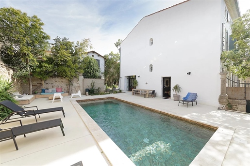 Ideally located at only 15 minutes from Narbonne and its beaches, this is an exceptional property co