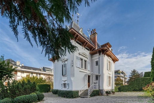 Beautiful Belle Epoque villa built in 1902 stood on a 1922 m2 enclosed land planted with an array of