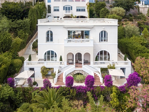 Belle Epoque property whith breathtaking sea view, located on the Golfe Bleu only a few minutes from