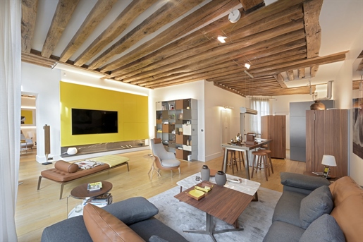 Paris 7th - superb view of the Seine for this renovated 113m2 apartment. Located on a high floor, pe