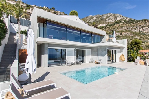 Located on the heights of Eze sur Mer, offering a spectacular view onto the Bay, superb modern and l