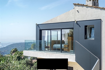 This architect& 039 s house of 240 m2, like a Belvedere, dominates the panoramic view its panoramic