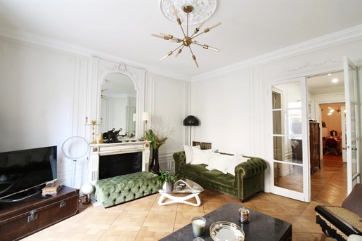 Paris 7th, Avenue Emile Deschanel. In a prestigious stone building, ground floor three-room apartmen