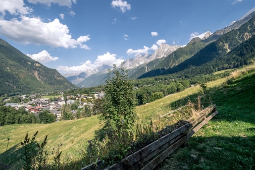 Country house with outbuilding on the heights of Les Houches in a quiet, unspoilt natural area.
